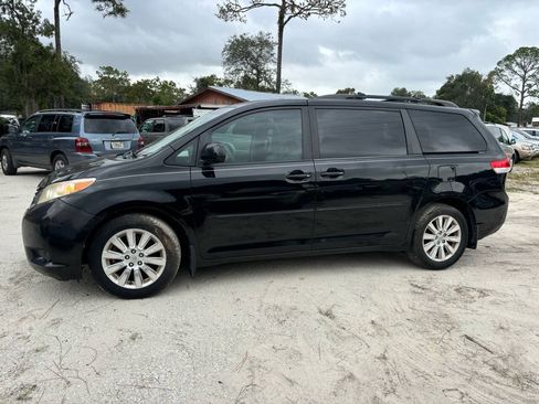 Used 2012 Toyota Sienna LE w/ Towing Pkg AWD/4WD image 9