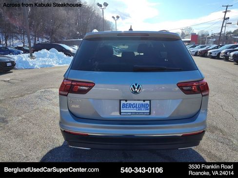 Used 2021 Volkswagen Tiguan SE w/ Panoramic Sunroof Package image 5