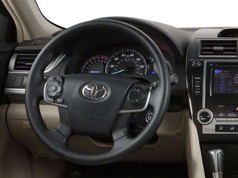Used 2012 Toyota Camry LE image 8