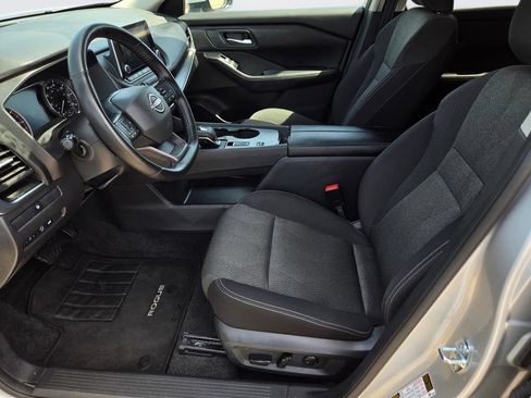 Used 2025 Nissan Rogue SV FWD image 30
