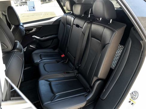 Used 2022 Audi Q8 Premium image 42