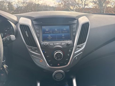 Used 2014 Hyundai Veloster image 10