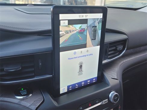 Used 2020 Ford Explorer Platinum w/ Premium Technology Package image 25