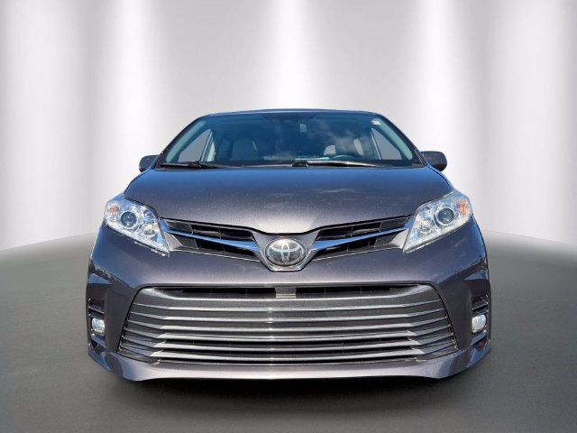 Used 2020 Toyota Sienna XLE Premium FWD image 2