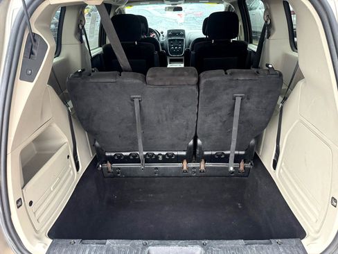 Used 2014 Dodge Grand Caravan SXT image 9