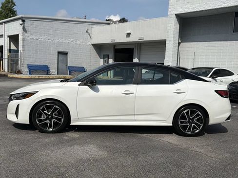 Used 2024 Nissan Sentra SR w/ SR Premium Package FWD image 2