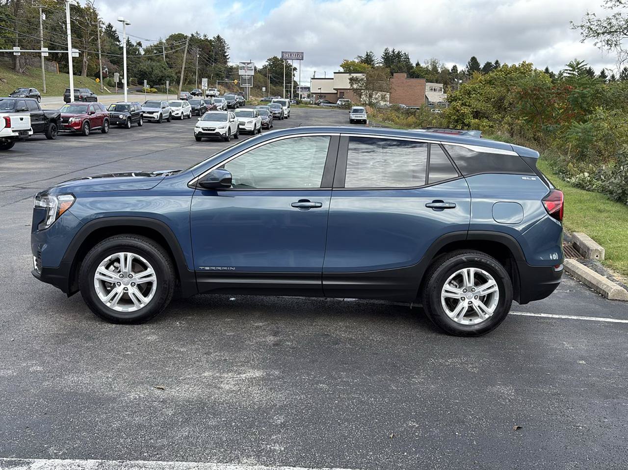 Used 2024 GMC Terrain SLE AWD/4WD image 8