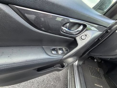 Used 2017 Nissan Rogue SV FWD image 11