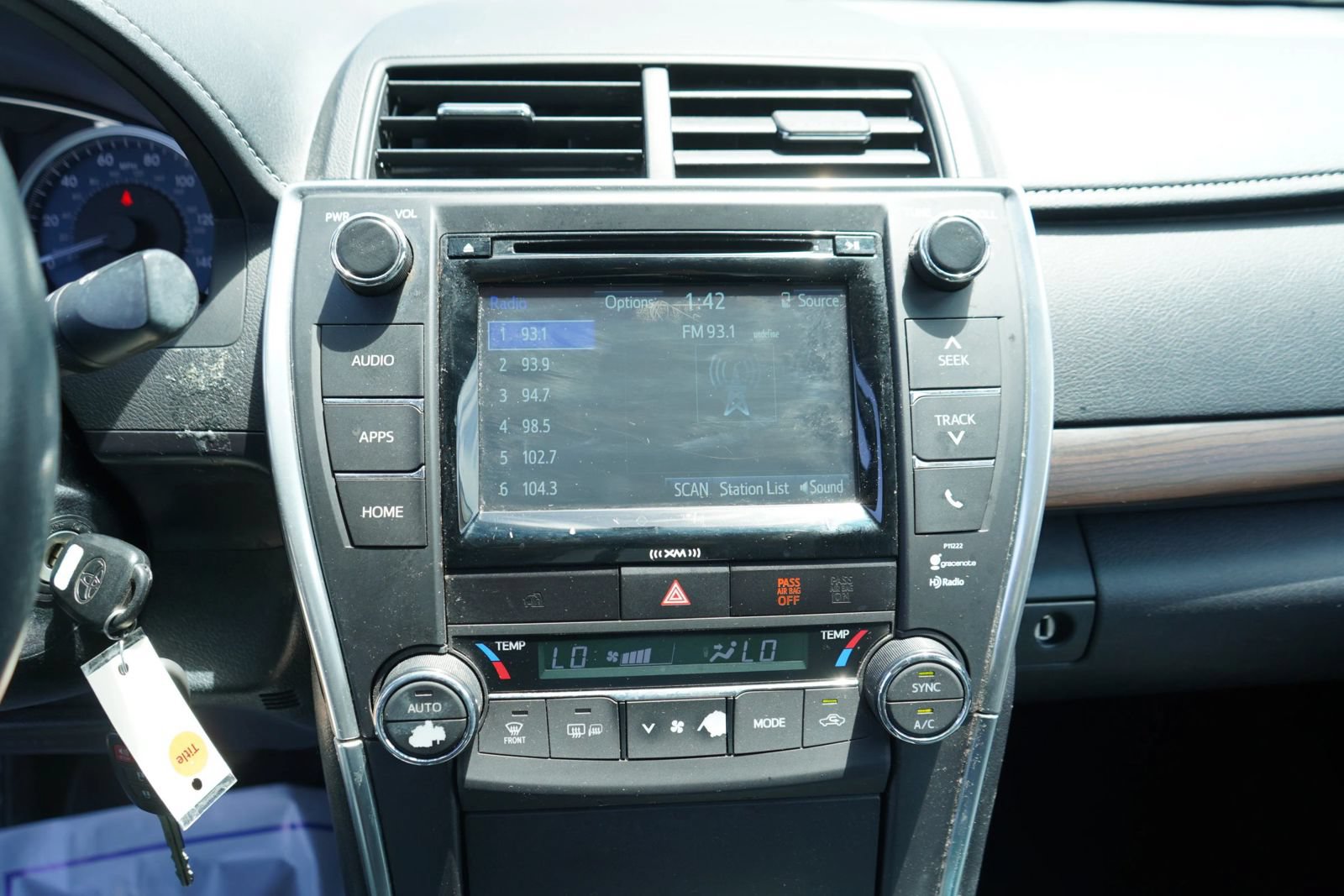 Used 2016 Toyota Camry XLE FWD image 10