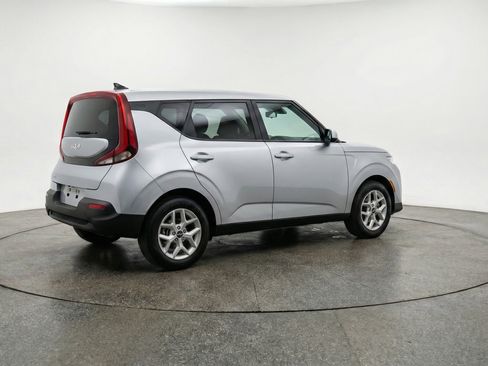 Used 2025 Kia Soul LX w/ LX Technology Package FWD image 9