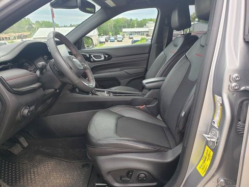 Used 2023 Jeep Compass Trailhawk w/ Trailhawk Convenience Group AWD/4WD image 10