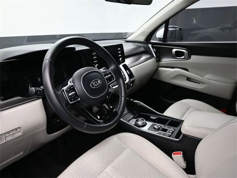 Used 2021 Kia Sorento EX image 18