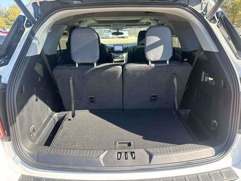 Used 2023 Ford Explorer XLT w/ Equipment Group 202A image 10