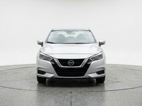 Used 2025 Nissan Versa SV image 2