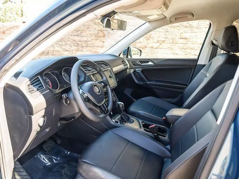 Used 2020 Volkswagen Tiguan SE image 16