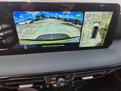 Used 2025 Nissan Kicks SR FWD image 16