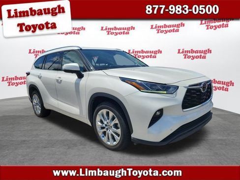Used 2021 Toyota Highlander Limited FWD image 1