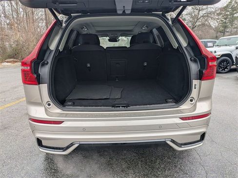 Used 2025 Volvo XC60 B5 Plus image 30
