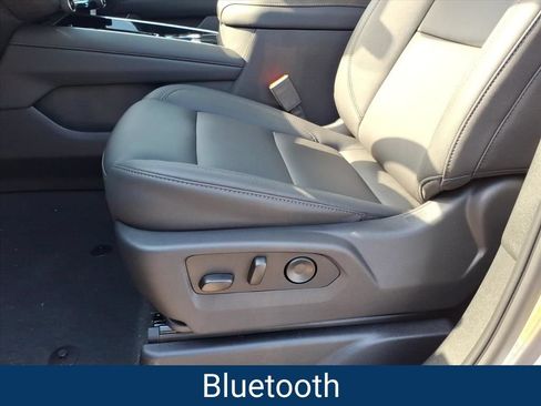 New 2026 Chevrolet Suburban LT w/ Comfort Package AWD/4WD image 17