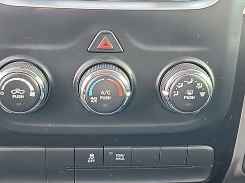 Certified 2022 RAM 1500 Classic SLT image 7