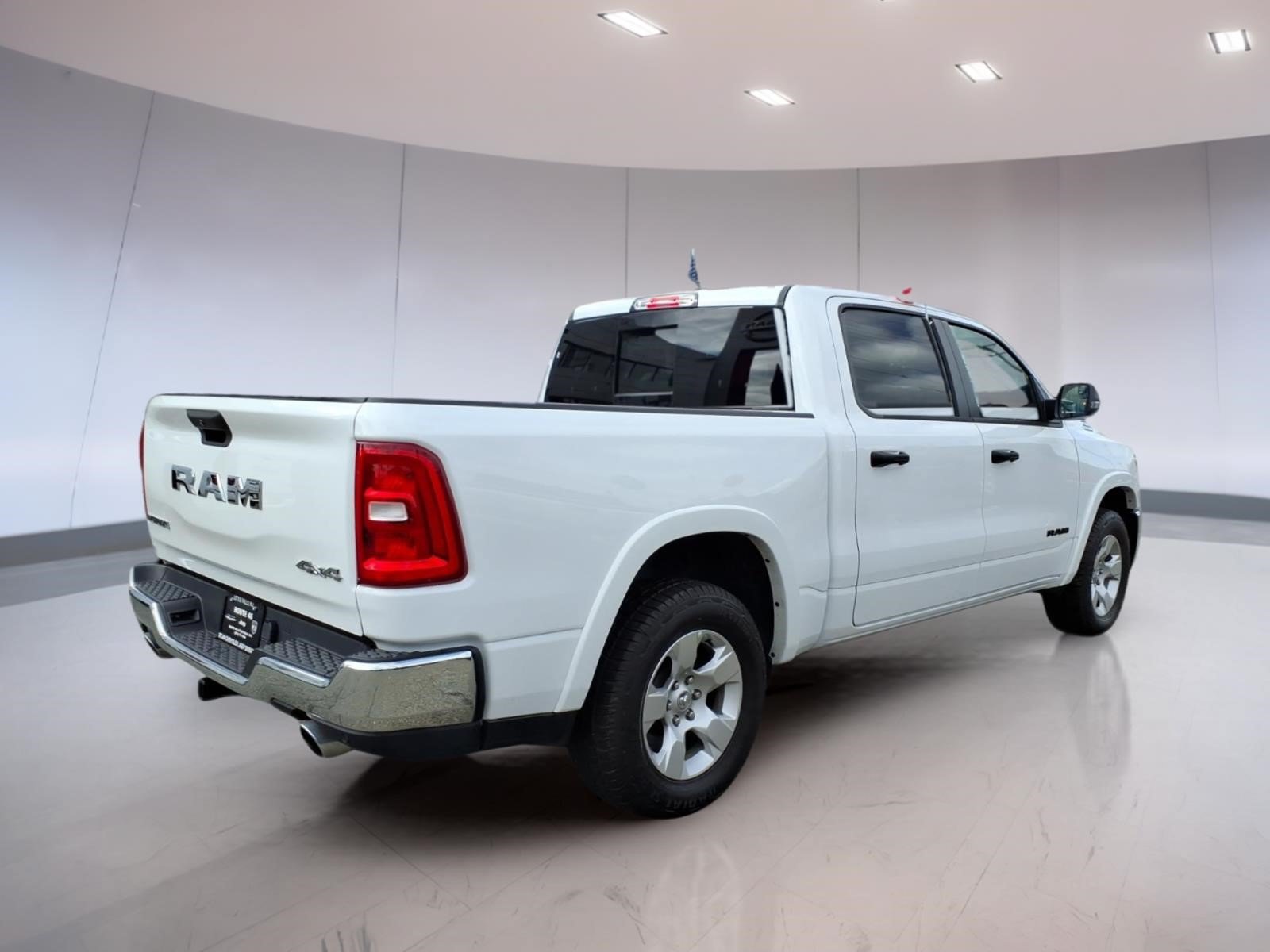 Used 2025 RAM 1500 4x4 Crew Cab image 4