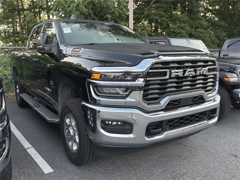 Used 2026 RAM 2500 Big Horn AWD/4WD image 3