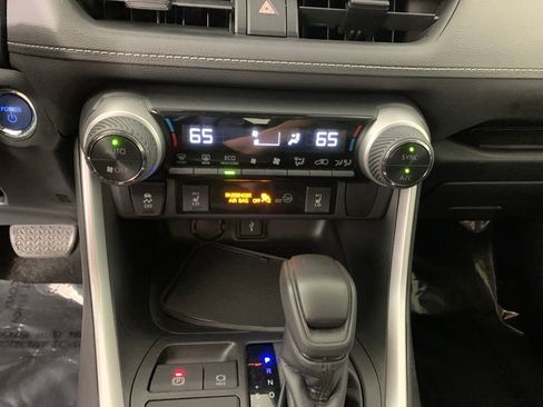 Used 2021 Toyota RAV4 XLE w/ Convenience Package AWD/4WD image 22
