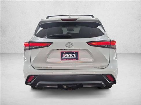 Used 2022 Toyota Highlander Limited FWD image 7