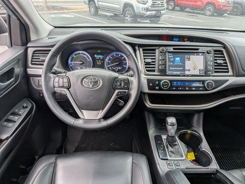 Used 2019 Toyota Highlander XLE image 27