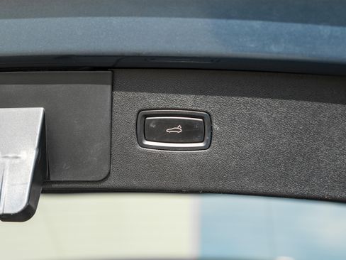 Used 2019 Porsche Cayenne image 46