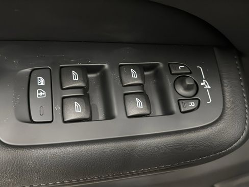 New 2026 Volvo V60 B5 Cross Country Plus w/ Climate Package image 22