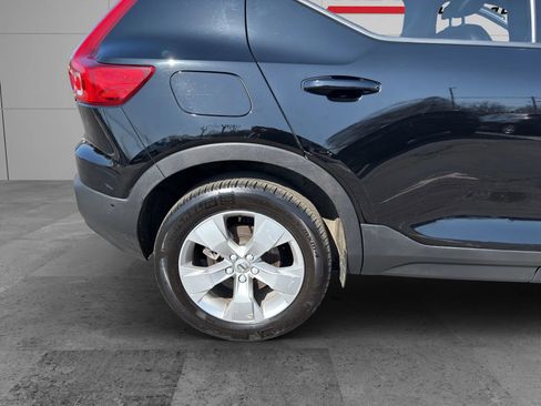 Used 2019 Volvo XC40 T5 Momentum image 9