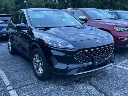 Used 2022 Ford Escape SE w/ Cold Weather Package AWD/4WD image 1