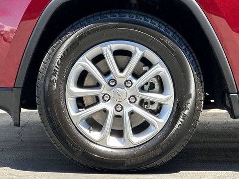 Used 2022 Jeep Grand Cherokee Laredo E RWD image 26