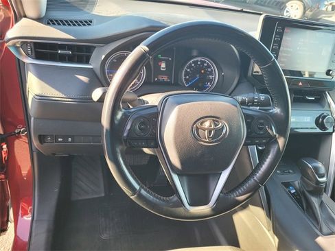 Used 2022 Toyota Venza LE image 30