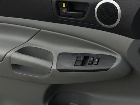 Used 2012 Toyota Tacoma PreRunner image 19