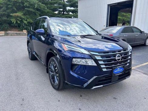 Used 2024 Nissan Rogue Platinum w/ Platinum Premium Package image 3