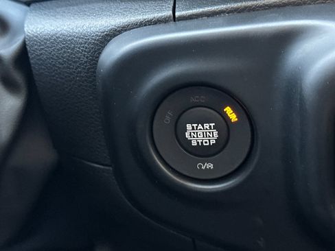 Used 2022 Jeep Wrangler Unlimited Sahara AWD/4WD image 22