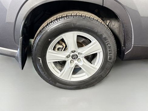 Used 2020 Toyota Highlander LE image 33