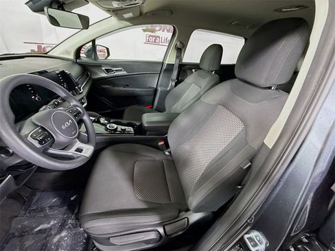 Used 2023 Kia Sportage LX image 24