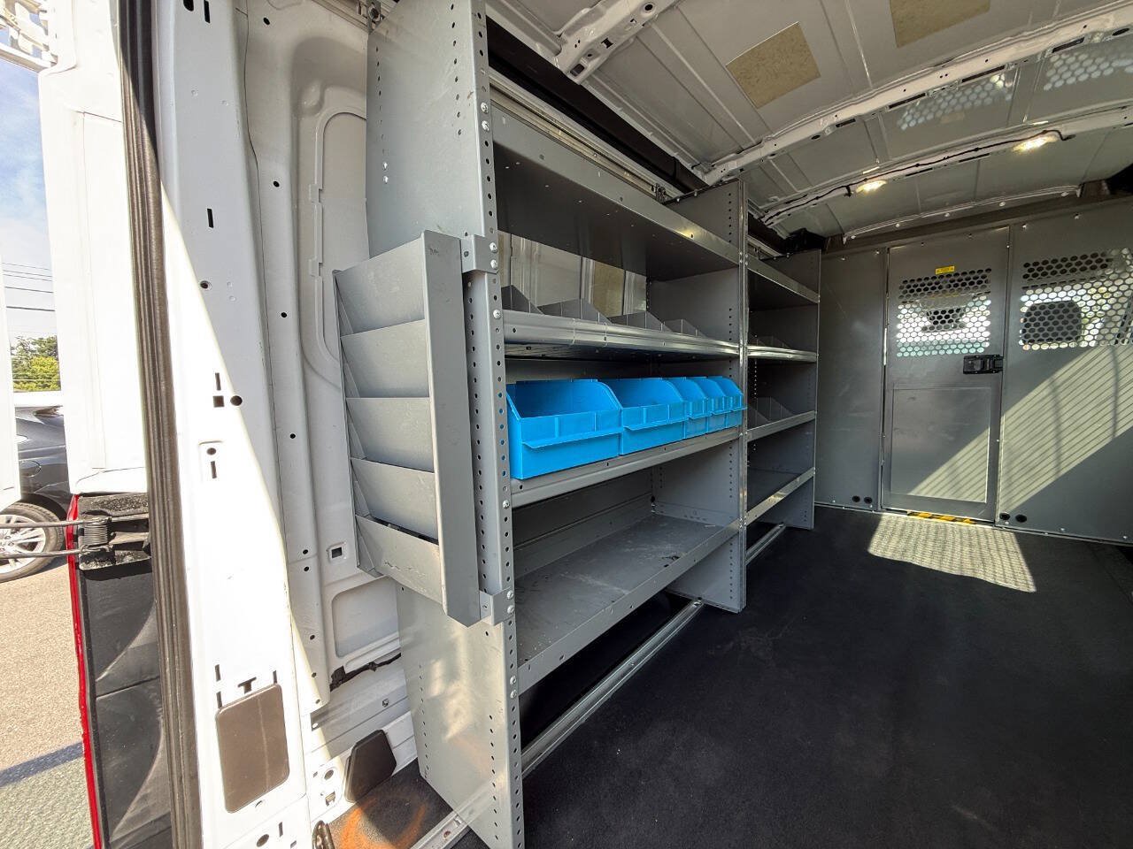 Used 2016 Ford Transit 250 148 Medium Roof RWD image 31