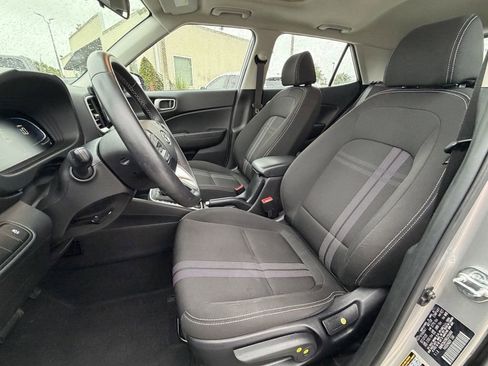 Used 2024 Hyundai Venue SEL FWD image 21
