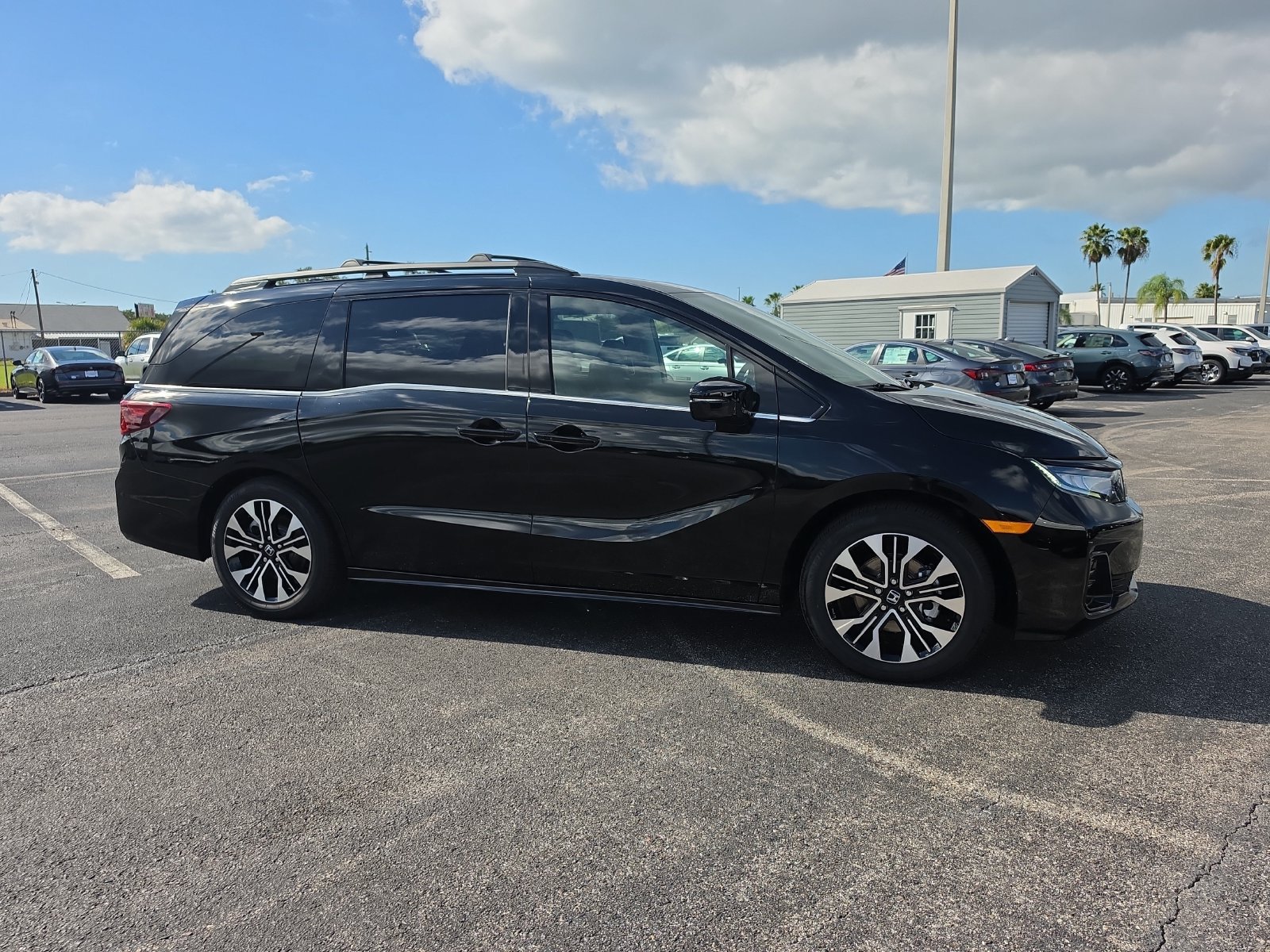New 2026 Honda Odyssey Elite image 2