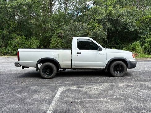 Used 2000 Nissan Frontier XE RWD image 3