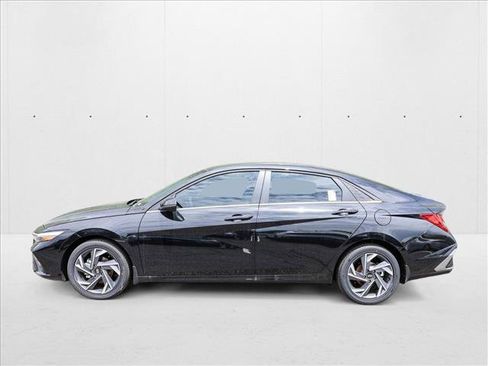 New 2025 Hyundai Elantra Limited image 8