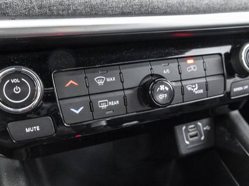 Used 2024 Jeep Compass Latitude AWD/4WD image 28