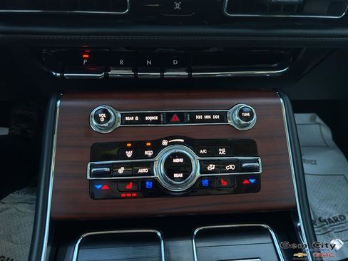 Used 2022 Lincoln Aviator Reserve w/ Equipment Group 201A image 25