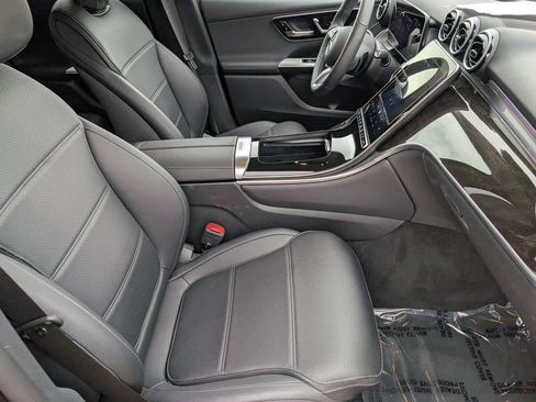 Used 2025 Mercedes-Benz GLC 350e 4MATIC image 12