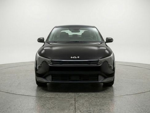 Used 2025 Kia K4 LXS image 2