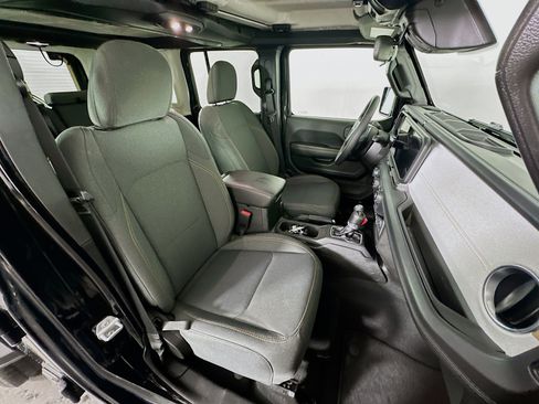 Used 2025 Jeep Wrangler Sahara w/ Safety Group image 29